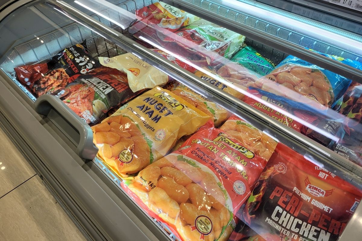 ilustrasi frozen food di supermarket.