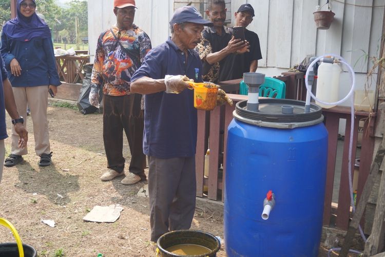 Dukung Kemandirian Energi, Kawasan Transmigrasi Teluk Wondama Manfaatkan Panel Surya dan Biogas