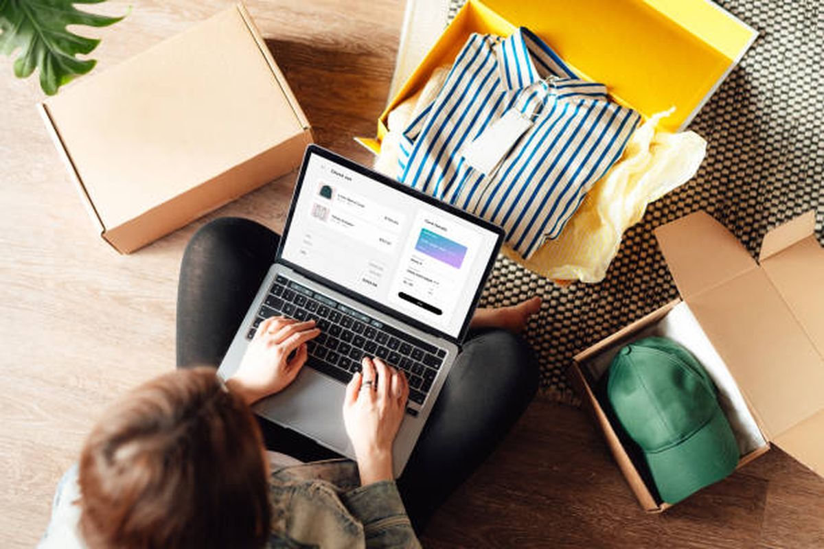Menunda Pajak E-Commerce: Antara Kepedulian Fiskal dan Keraguan Arah Ekonomi Digital