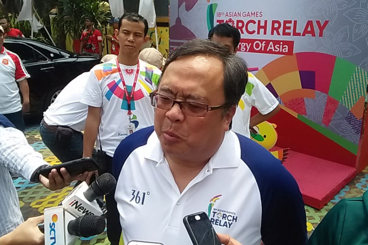 Menteri Perencanaan Pembangunan Nasional Indonesia Bambang Brojonegoro akan menjadi salah satu pelari yang membawa obor dalam torch relay Asian Games 2018 di titik Kelurahan Tanah Sereal, Jakarta Barat pada Kamis (16/8/2018).