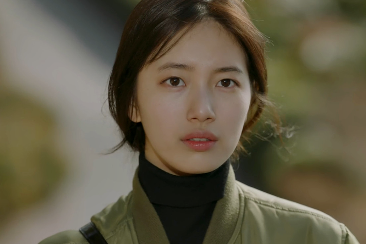 Bae Suzy berperan sebagai Na Eul, dalam serial drama romantis Uncontrollably Fond (2016).