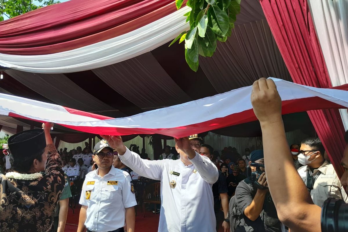 Pondok Aren Berkibar, 3.522 Meter Bendera Merah Putih Terbentang di Situ Parigi Tangsel pada Kamis (18/8/2022)