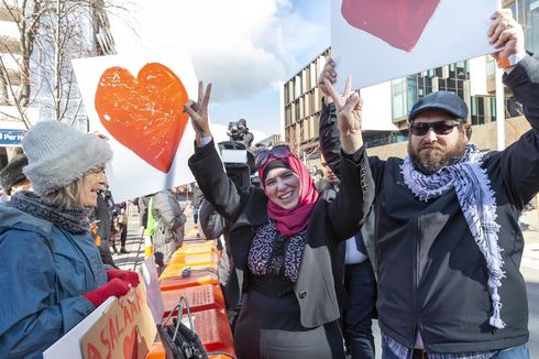 Warga Bersorak dan Tabur Bunga Saat Penembak Masjid Christchurch Dipenjara Seumur Hidup