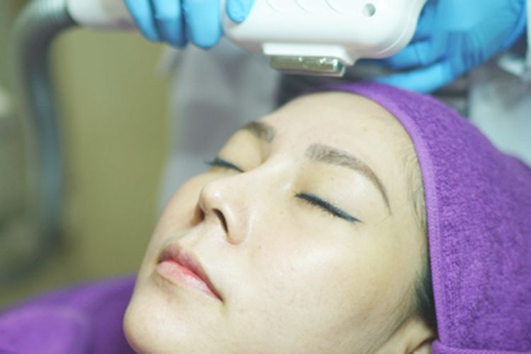 Salah satu treatment di Leny Skincare, rekomendasi klinik kecantikan di Bekasi
