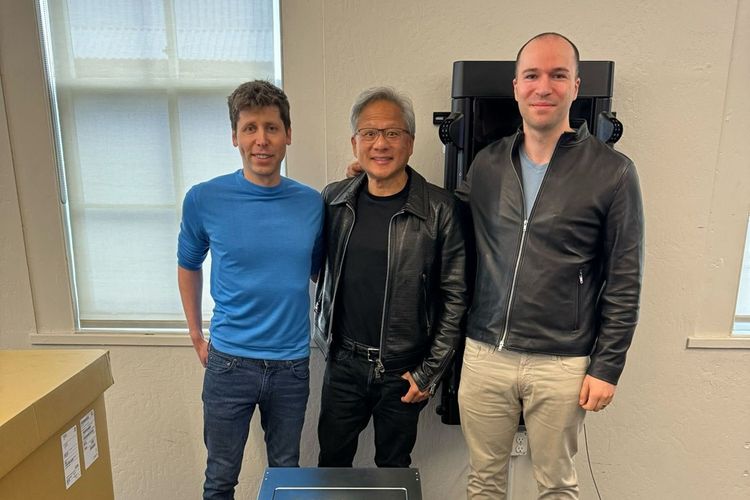 CEO Nvidia Jensen Huang antar langsung GPU AI H200 ke CEO OpenAI, Sam Altman