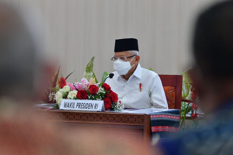 Wakil Presiden Ma'ruf Amin saat memimpin rapat kooordinasi penanganan kemiskinan ekstrem di Provinsi Maluku, Rabu (13/10/2021).