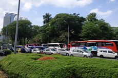 Jalan Medan Merdeka Selatan Arah Gambir Jadi Tempat Parkir Kendaraan Massa Buruh