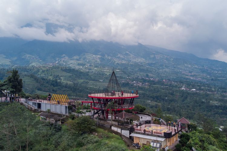 Menara Langit Merapi di Gardu Pandang Ketep Magelang.