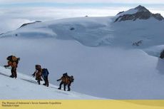 Dua Pendaki Putri Kibarkan Merah Putih di Puncak Tertinggi Antartika