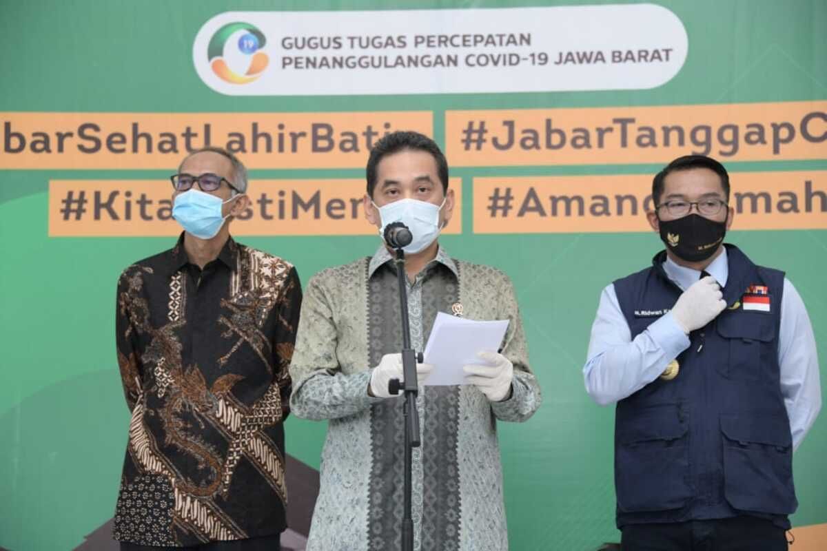 Gubernur Jabar Ridwan Kamil bersama Menteri Perdagangan (Mendag) Republik Indonesia Agus Suparmanto meluncurkan Pasar Digital Jawa Barat di Gedung Pakuan, Kota Bandung, Jumat (8/5/2020).