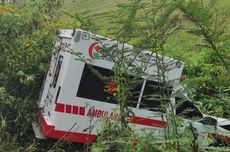 Ambulans Pemkab Tapsel  Masuk ke Sawah Usai Tabrak 2 Mobil, 15 Orang Terluka