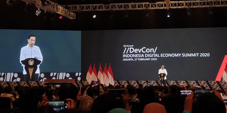 Presiden RI Joko Widodo saat berpidato di Indonesia Digital Economy Summit 2020 di Jakarta, Kamis (27/2/2020).