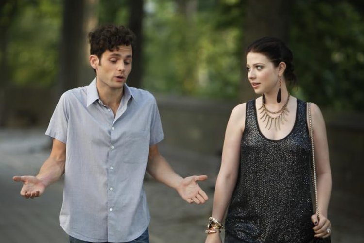 Aktris Michelle Trachtenberg (kanan) dalam Gossip Girl.