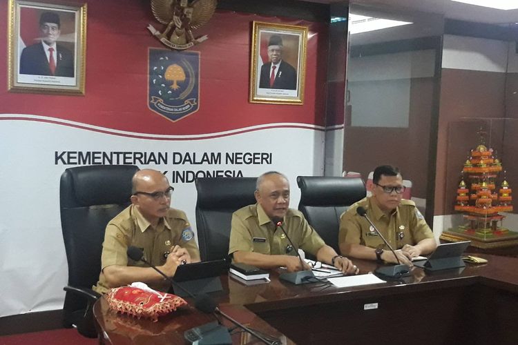 Konferensi pers dipimpin Direktur Jenderal Bina Pemerintahan Desa, Nata Irawan, di Gedung Kemendagri, Jakarta Pusat, Senin (18/11/2019)