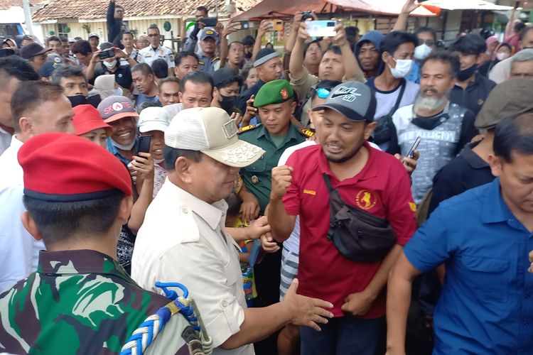 Menteri Pertahanan Prabowo Subianto disambut warga Kota Yogyakarta, Daerah Istimewa Yogyakarta (DIY), Rabu (3/5/2023).