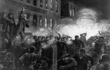 Ukiran kayu dari Haymarket Riot oleh Thure de Thulstrup, diterbitkan di Harper's Weekly pada tanggal 15 Mei 1886.
