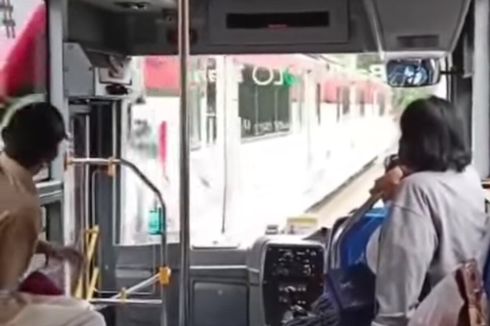 Bus BST Terserempet KA Bathara Kresna di Solo, Berawal dari Pelanggaran Marka Jalan