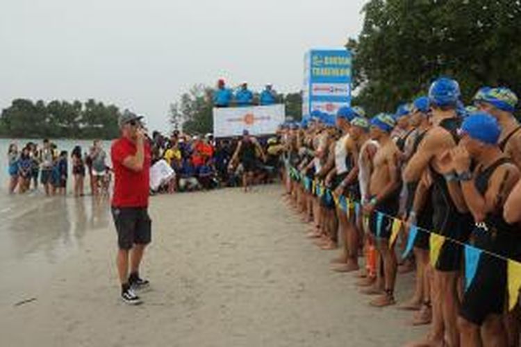 Peserta Bintan Triathlon 2015 di Lagoi, Pulau Bintan, Provinsi Kepulauan Riau, Sabtu (23/5/2015), dilepas oleh Menteri Pariwisata Arief Yahya.