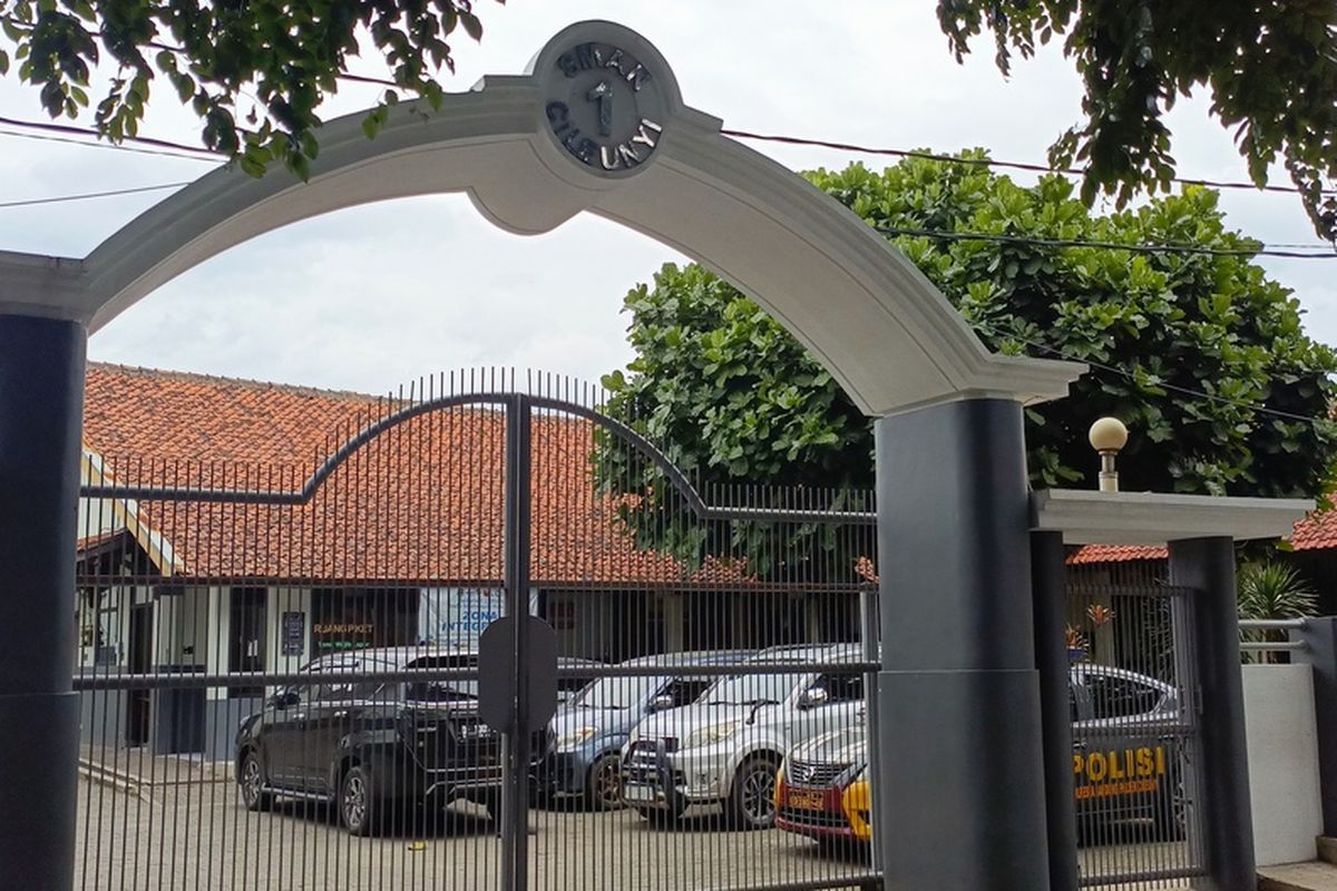 Pihak SMA 1 Cileunyi, Kabupaten Bandung, Jawa Baray, saat tengah melakukan dialog terbuka dengan sejumlah perwakilan orangtua eligible yang sempat terancam tidak lolos SNBP, Kamis (6/2/2025)