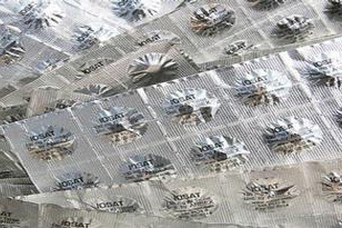 Ilustrasi pil iodine. Iodine merupakan penangkal radiasi nuklir. Lantaran minum pil tersebut, orang yang terkena radiasi tidak terjangkit kanker tenggorokan.