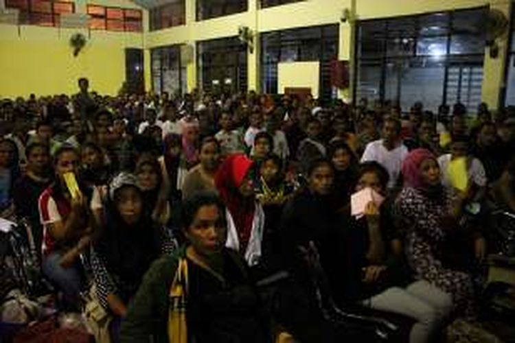 Pemerintah Malaysia deportasi 213 buruh migrant illegal melalaui pelabuhan Tunon Taka Kabupaten Nunukan Kamis (31/03/2016). HIngga bulan Maret 2016, pemerintah Malaysia elah mendeportasi 1.206 buruh migrant illegal melalui pelabuhan unon Taka Nunukan. 