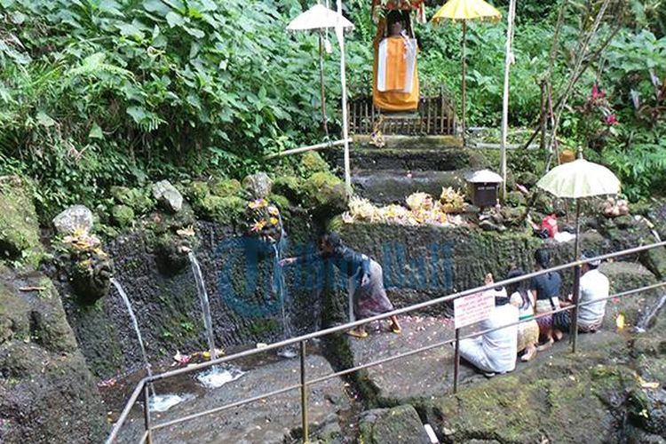 Beji pertama saat menuju Pura Dalem Pingit Sebatu, Gianyar. 