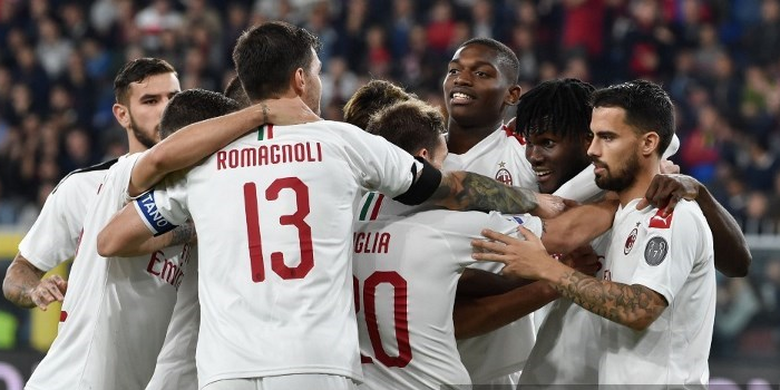 Para pemain AC Milan merayakan gol Franck Kessie ke gawang Genoa pada pertandingan pekan ketujuh Seria A Liga Italia, di Stadion Luigi Ferraris, Sabtu (5/10/2019) atau Minggu dini hari WIB.