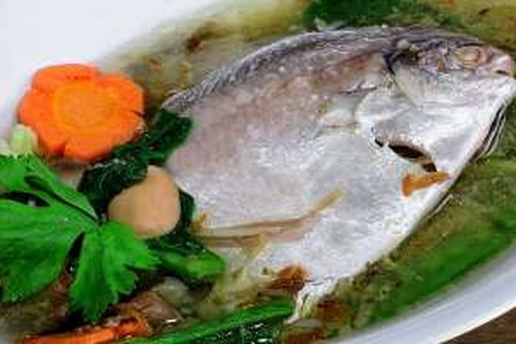 Sup Ikan Bawal, salah satu menu di New Penang Corner Cafe and Restaurant, Jalan Dr Mansyur, Medan, Sumatera Utara. 
