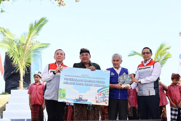Pertamina Luncurkan Kapal Pintar Pembersih Sampah Perairan di Bali