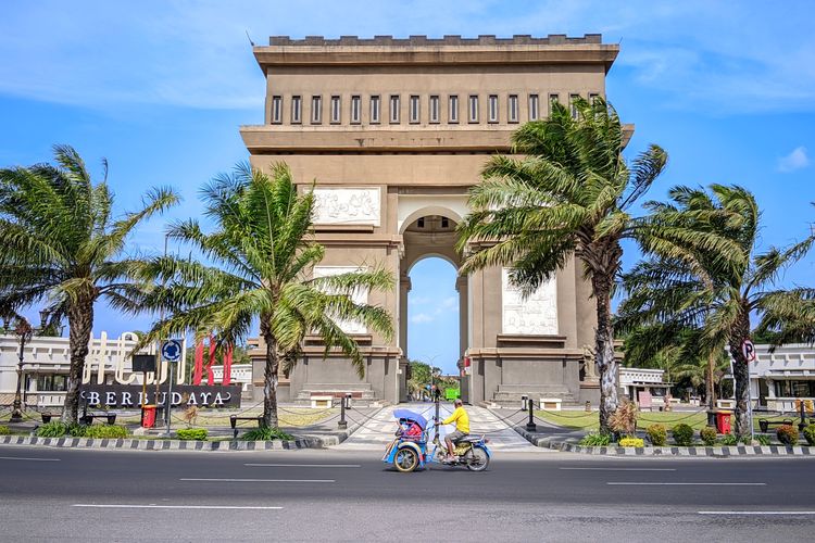 Monumen Simpang Lima Gumul salah satu landmark Kabupaten Kediri, Jawa Timur.