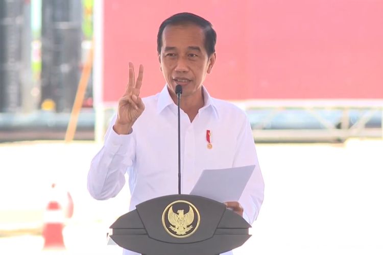 Foto tangkapan layar YouTube Sekretariat Presiden: Presiden Joko Widodo meresmikan groundbreaking atau dimulainya pembangunan smelter PT Freeport Indonesia di kawasan ekonomi khusus (KEK) Gresik, Jawa Timur, Selasa (12/10/2021). 