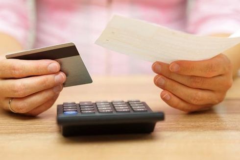 Butuh Uang Tunai, Lebih Baik Gunakan Kartu Kredit atau KTA?