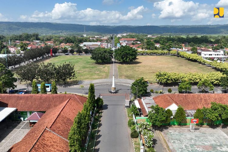 Kementerian PUPR sedang melaksanakan proyek penataan ulang kawasan Kota Lama Banyumas di Kabupaten Banyumas, Jawa Tengah.