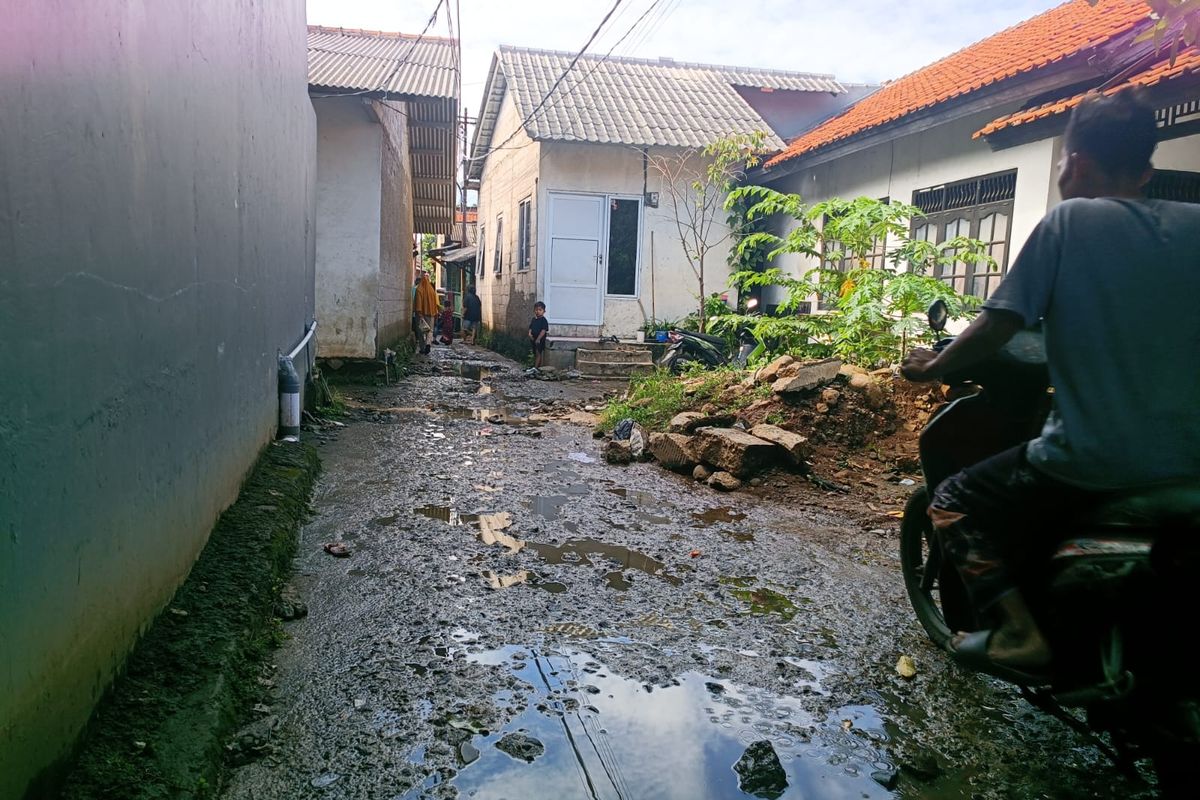 Kawasan RT 04 dan RT 12 di RW 02, Kelurahan Kampung Rambutan, Kecamatan Ciracas, Jakarta Timur, pascabanjir, Senin (20/2/2023).
