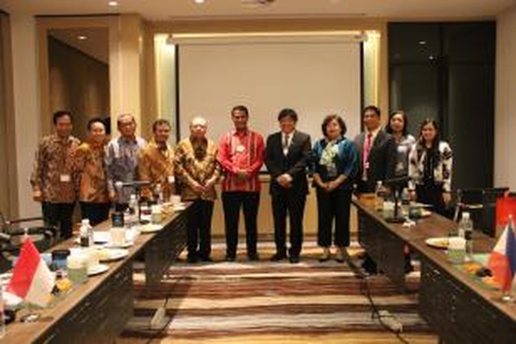 Pertemuan bilateral antara Menteri Pertanian Republik Indonesia, Andi Amran Sulaiman, dan Menteri Pertanian Vietnam, Hon Cao Duc Phat, Minggu (19/4/2015), di Jakarta, membahas beberapa hal berkaitan dengan pembangunan pertanian di kedua negara. Pertemuan berlangsung di sela-sela WEF Grow Asia Forum.
