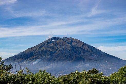 Kabupaten Semarang Zona Merah, Jalur Pendakian Gunung Merbabu Masih Ditutup