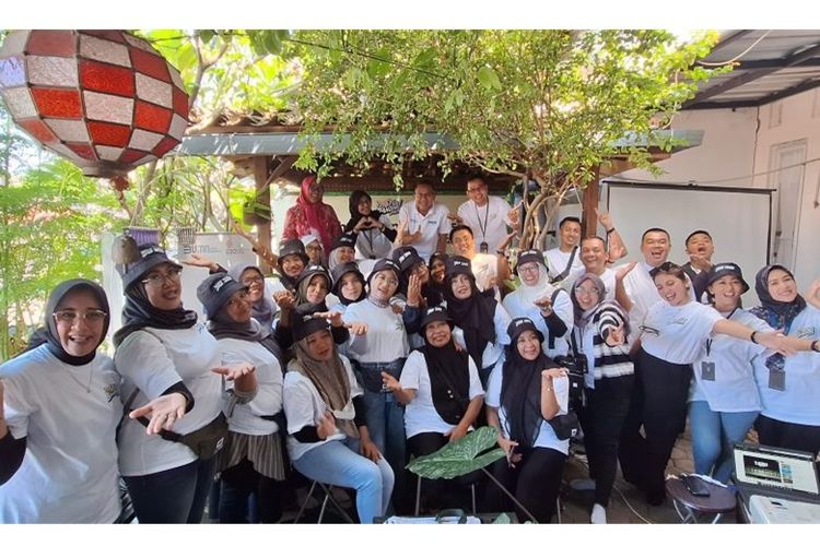 Sebanyak 16 ketua kelompok unggulan PNM mendapat reward studi banding ke Semarang. 