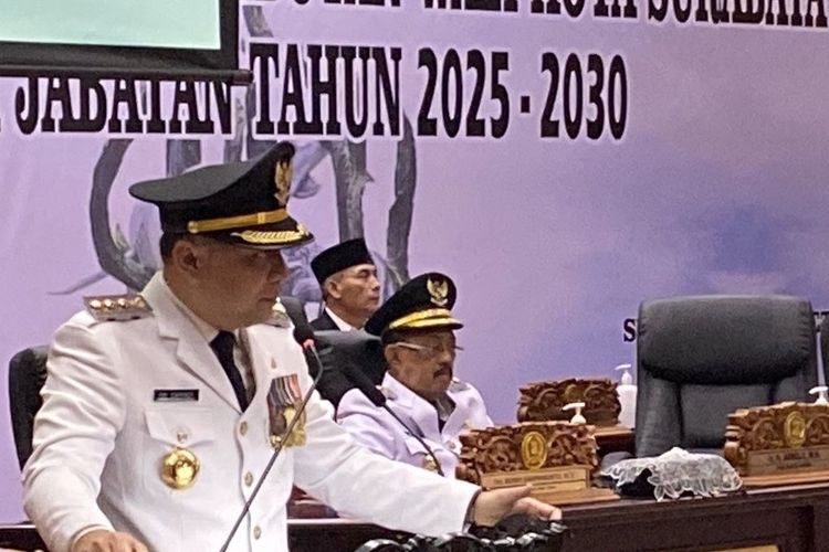 Wali Kota Surabaya Eri Cahyadi Ajak Warga Saling Peduli