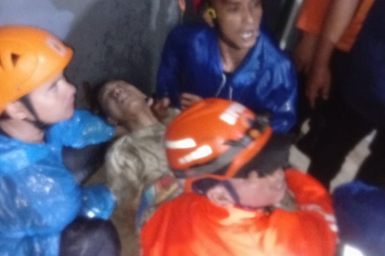 Atap Rumah Warga Bojonggede Ambruk Diterjang Hujan dan Angin, 3 Orang Luka-luka