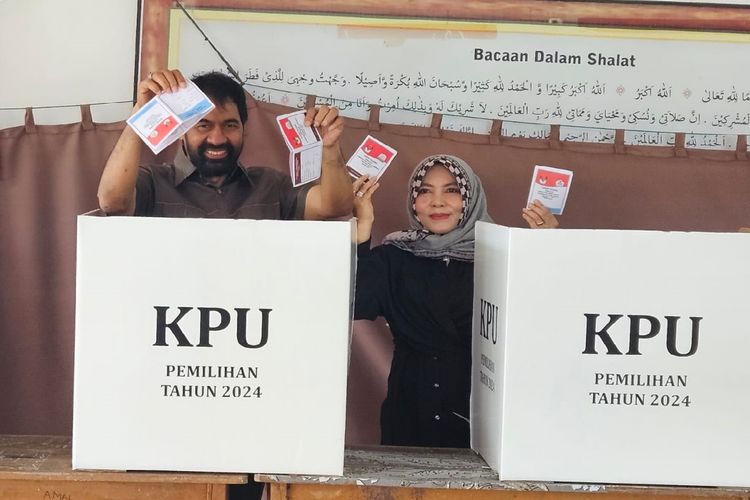 Santai dan Berbeda, Dua Calon Gubernur Aceh Gunakan Hak Pilih di Pilkada 2024