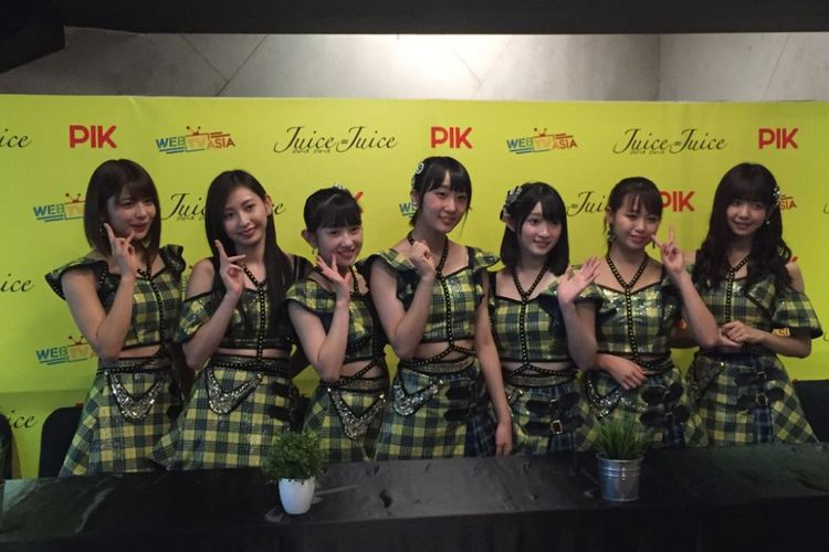 Member girlband J-Pop Juice=Juice menggelar konferensi pers di PIK Avenue, Jakarta Utara, Minggu (24/9/2017). Mereka akan tampil untuk konser mini ke sejumlah negara termasuk Indonesia, yang bertajuk Live Around Tour.