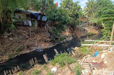 Saat Pengerukan Kali Bikin Turap Kali Sunter di Cipinang Ambles, Jalanan Jadi Turun dan Retak