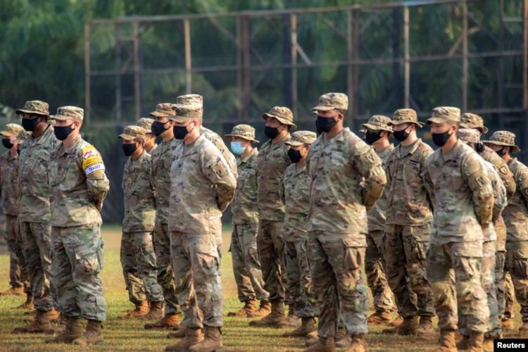 Prajurit Angkatan Darat AS dalam pembukaan Latihan Gabungan Perisai Garuda 2021 di Pusat Latihan Tempur TNI Angkatan Darat di Baturaja, Sumatera Selatan.