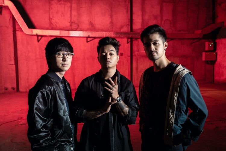 Grup musik EDM Weird Genius, (dari kiri) Eka Gustiwana, Reza Oktovian, dan Gerald Liu.