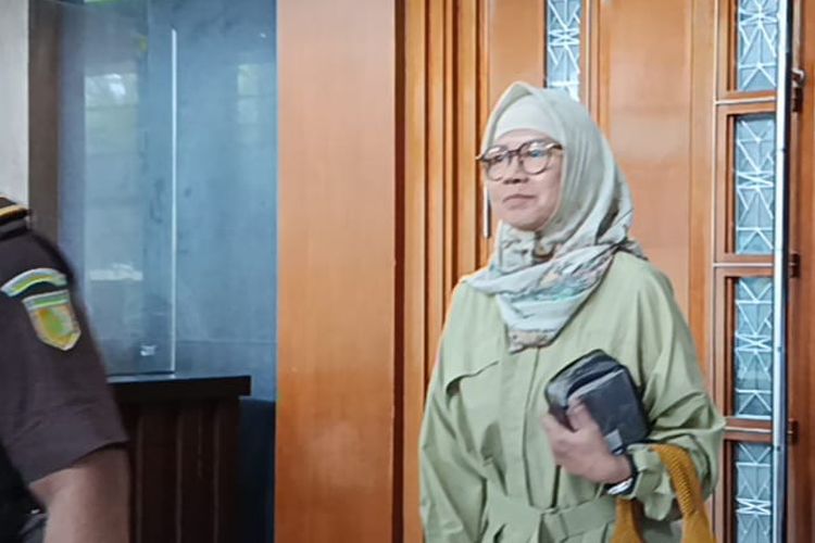 Eks Direktur Utama Pertamina, Galaila Karen Kardinah alias Karen Agustiawan sebagai saksi dalam sidang kasus dugaan korupsi tata kelola minyak mentah di PT Pertamina Persero di Pengadilan Tipikor pada Pengadilan Negeri Jakarta Pusat, Senin (27/102025). 
