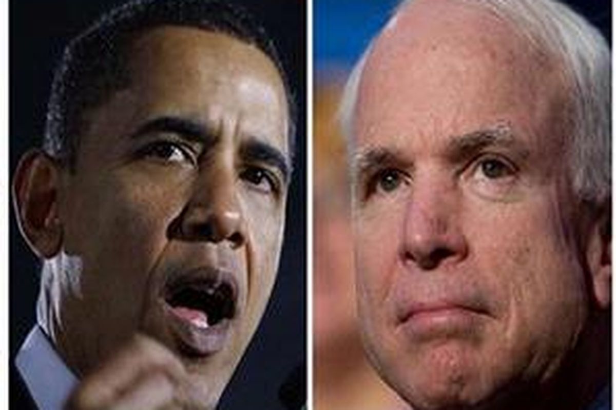Barack Obama dan John McCain (kanan)