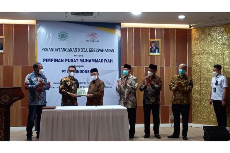 Penandatanganan MoU dilakukan oleh Direktur Utama PT Pos Indonesia (Persero) Faizal R Djoemadi dan Ketua Umum Muhammadiyah Haedar Nashir yang diwakili oleh Sekretaris Umum Prof Dr H Abdul Mu?ti, MEd, di Kantor Pusat PP Muhammadiyah, Jakarta, Senin (7/11/2022).