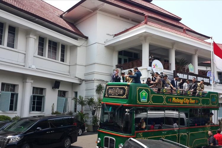 Bus Malang City Tour (Macito) milik Pemkot Malang saat hendak membawa sejumlah delegasi yang berkunjung ke Kota Malang beberapa waktu lalu.