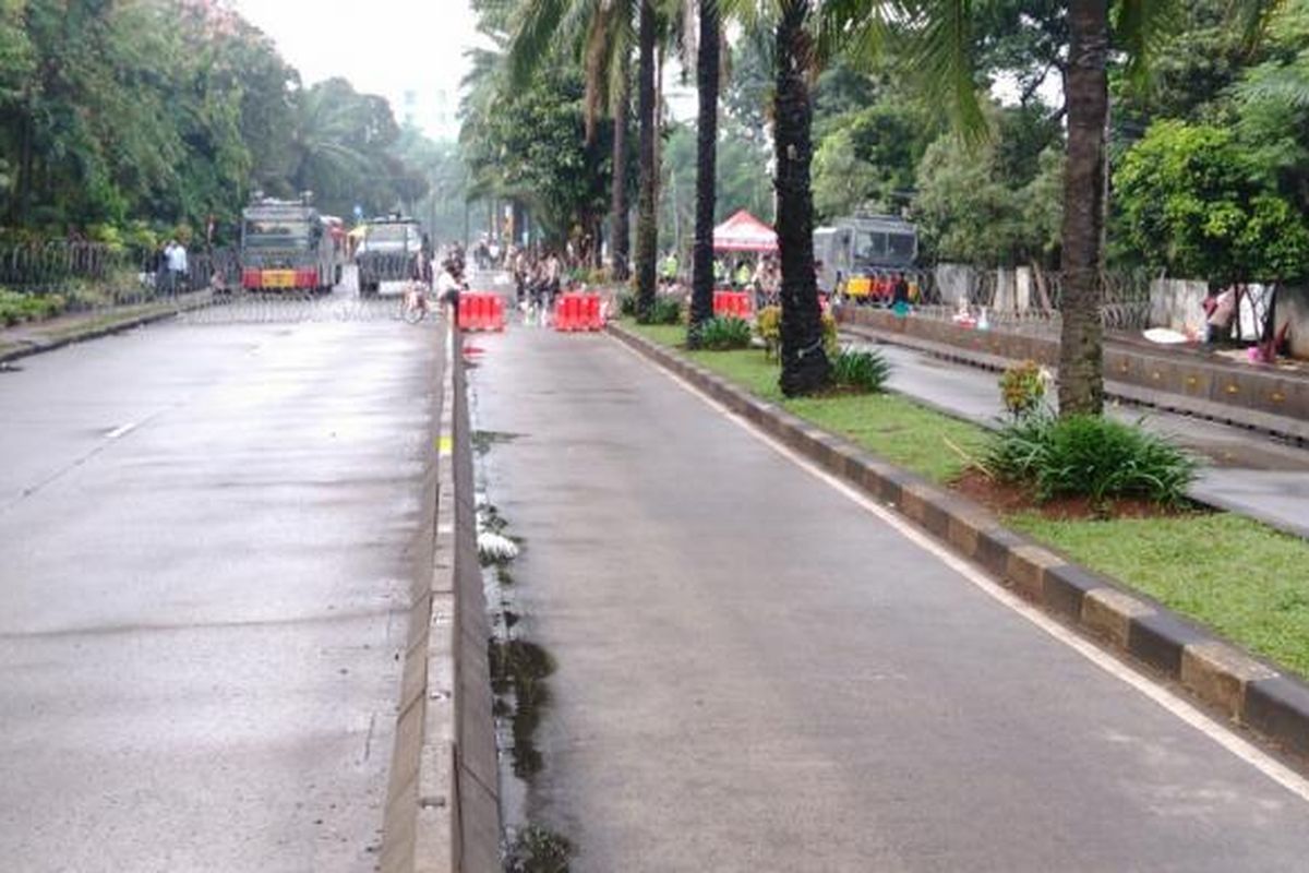 Jalan RM Harsono, Ragunan, Jakarta Selatan depan tempat sidang Ahok yang biasa ramai dengan massa dua kubu baik pendukung atau kontra Ahok, sampai Senin (13/2/2017) pukul 07.00 masih sepi.