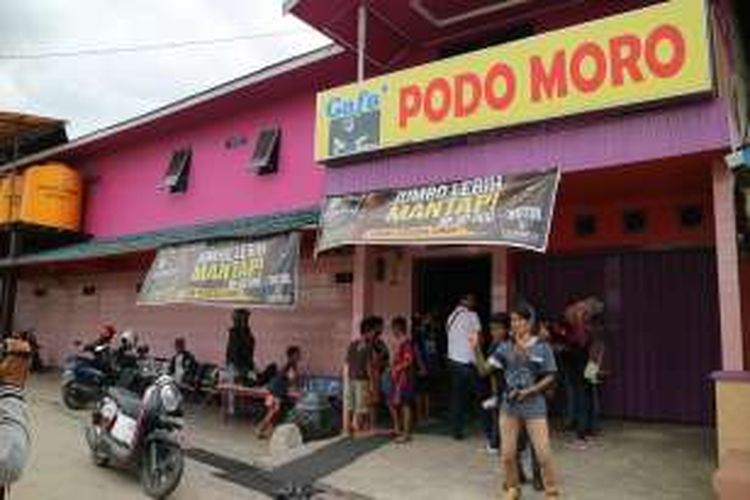 Cafe Podo Moro di Lokalisasi KM 10, Loa Janan, Kutai Kertanegara, Kalimantan Timur.